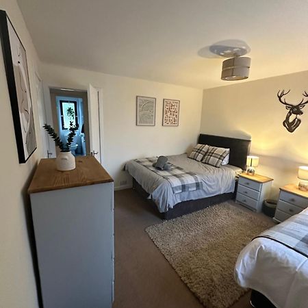 Spacious 3 Bedroom Flat Close To City Center Dalneigh 외부 사진