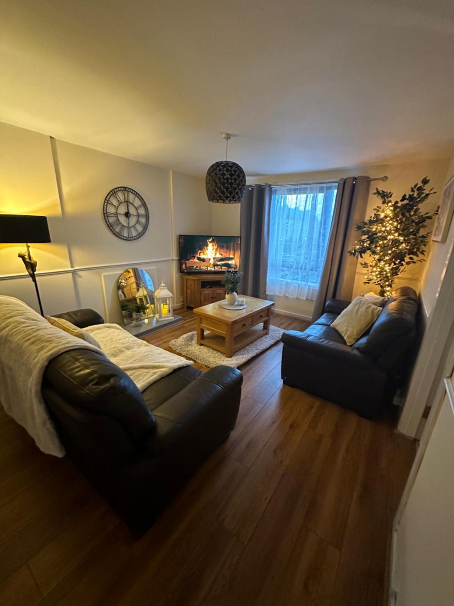 Spacious 3 Bedroom Flat Close To City Center Dalneigh 외부 사진