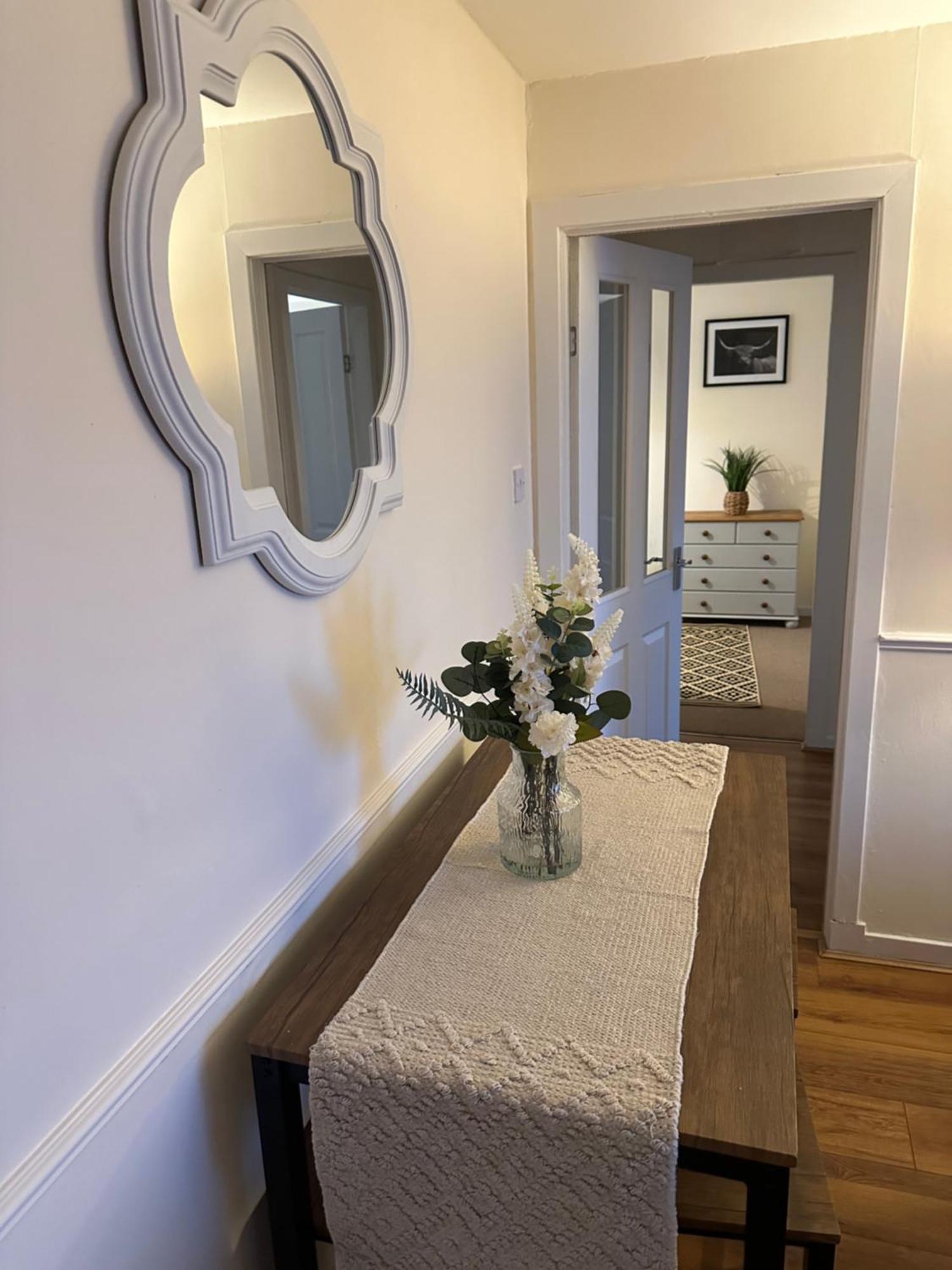 Spacious 3 Bedroom Flat Close To City Center Dalneigh 외부 사진