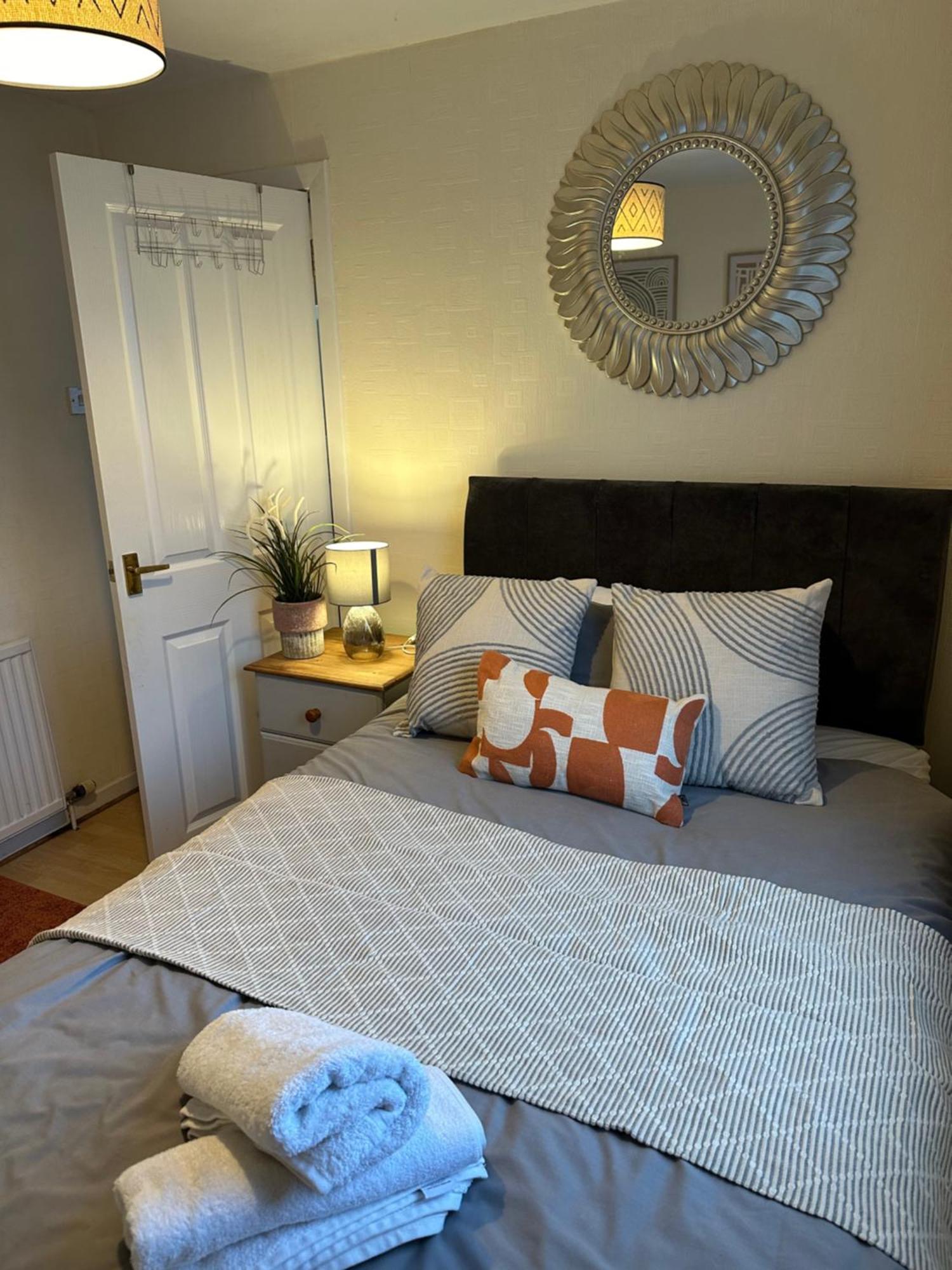 Spacious 3 Bedroom Flat Close To City Center Dalneigh 외부 사진